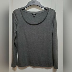 Talbots petite top Women's  ornament around the neck. Long Sleeve. Gray‎  Size P